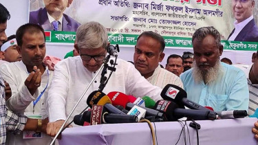 ঠাকুরগাঁওয়ে মতবিনিময় সভায় হঠাৎ অসুস্থ মির্জা ফখরুল