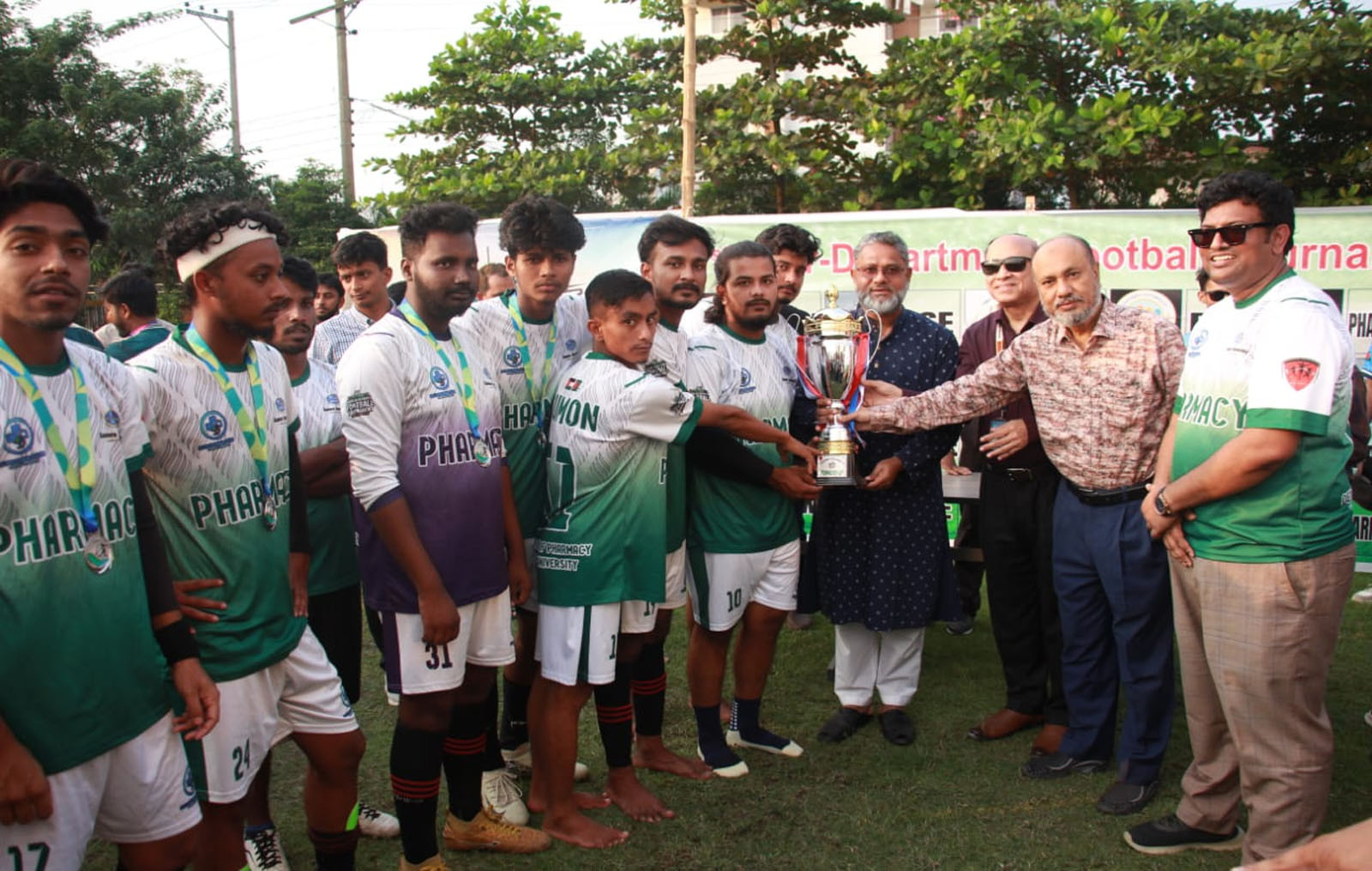 ইস্টার্ন ইউনিভার্সিটির আন্তঃবিভাগ ফুটবল টুর্নামেন্টে বিজয়ী ব্যবসায় প্রশাসন বিভাগ