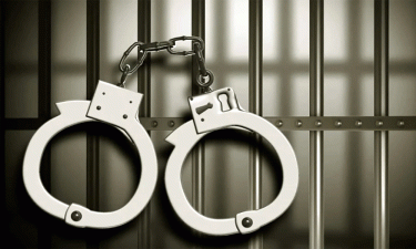 ঢাকায় ককটেল বিস্ফোরণের ঘটনায় সন্দেহভাজন যুবক গ্রেপ্তার