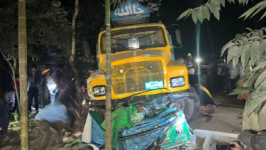 কুমিল্লায় ট্রাক-সিএনজি-অটোরিকশার ত্রিমুখী সংঘর্ষে নিহত ৩