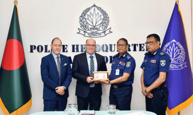 রোহিঙ্গা নিরাপত্তায় প্রশংসিত বাংলাদেশ পুলিশ: আইজিপির সঙ্গে রেড ক্রস প্রতিনিধিদলের বৈঠক