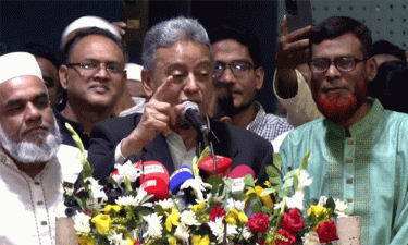 অন্তর্বর্তী সরকারও হাসিনার মতো সিদ্ধান্ত চাপিয়ে দিতে চাইছে: আমীর খসরু