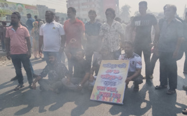 গাজীপুর-৬ আসন পুনর্বহালের দাবিতে ঢাকা-ময়মনসিংহ মহাসড়ক অবরোধ