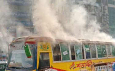 এবার মিরপুরে শতাব্দী বাসে আগুন