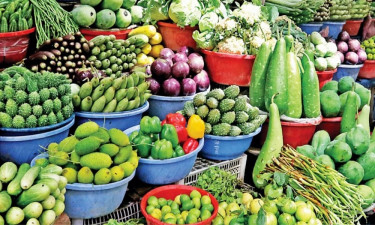 সবজির সরবরাহ বাড়ায় বাজারে স্বস্তি, ডজনে ডিম কমল ৫ টাকা