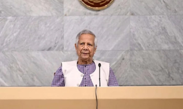 জাতির উদ্দেশে ভাষণ দিচ্ছেন প্রধান উপদেষ্টা