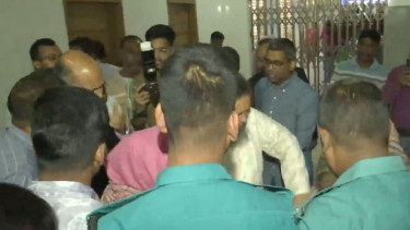 রাজশাহীতে বিচারকের বাসায় ঢুকে ছুরিকাঘাতে ছেলেকে হত্যা