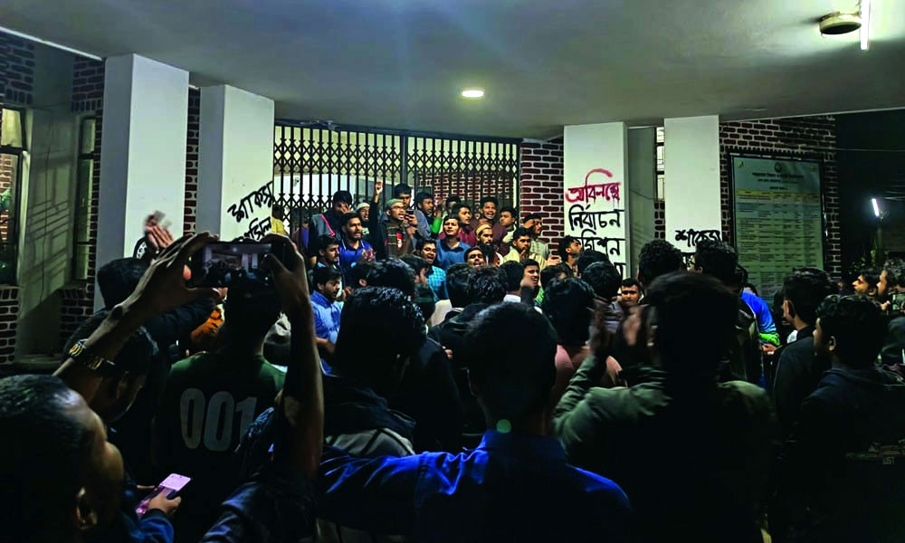 শাকসু নির্বাচনের তারিখ ঘোষণা, প্রত্যাখ্যান করে শিক্ষার্থীদের বিক্ষোভ