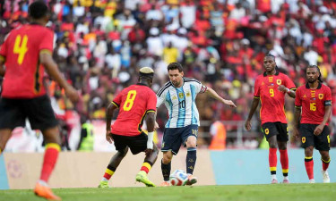 মেসি–মার্তিনেজের জাদুতে আর্জেন্টিনার বছরে শেষ ম্যাচে দারুণ জয়