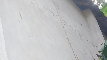 মাদ্রাসার দেয়ালে ফাটল, ঝুঁকি নিয়েই ক্লাস করছে ২০০ শিক্ষার্থী