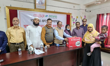 ভোলায় বসুন্ধরা শুভসংঘের সেলাই মেশিন পেয়ে খুশি ১৫ পরিবার