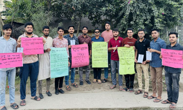 ডেঙ্গু প্রতিরোধে বসুন্ধরা শুভসংঘের আনন্দ মোহন কলেজ শাখার লিফলেট বিতরণ, গণসংযোগ