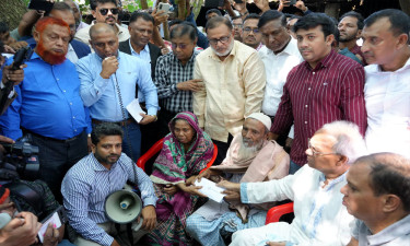 প্রবীণ আব্দুল গণি দম্পতির পাশে তারেক রহমান