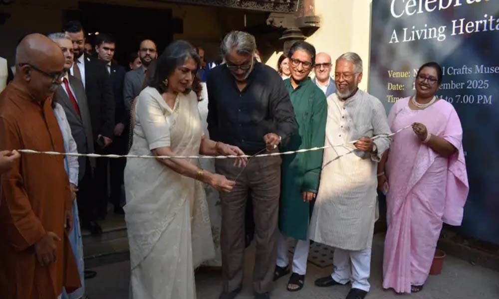 জামদানি প্রদর্শনীর উদ্বোধনে সুনীতা কোহলি, মুজফফর আলি, রাষ্ট্রদূত রিয়াজ হামিদুল্লাহ প্রমুখ